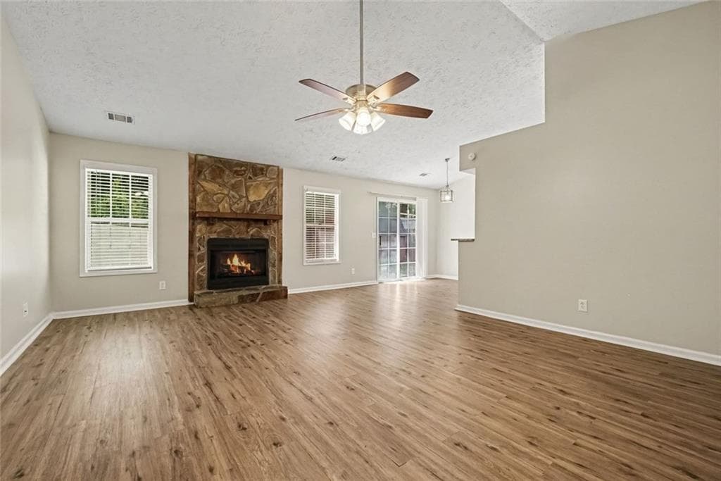 3 bedroom, 2 bathroom, 1,396 sq ft single family residence for sale at 911 Riverstone Way, Woodstock, GA 30188 — photo 5