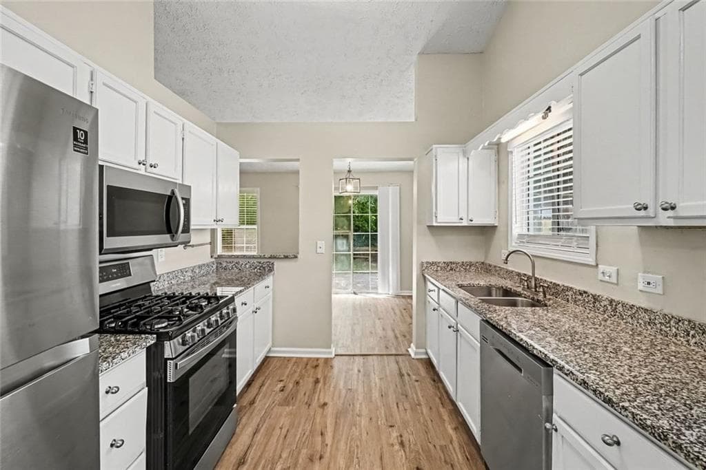 3 bedroom, 2 bathroom, 1,396 sq ft single family residence for sale at 911 Riverstone Way, Woodstock, GA 30188 — photo 7
