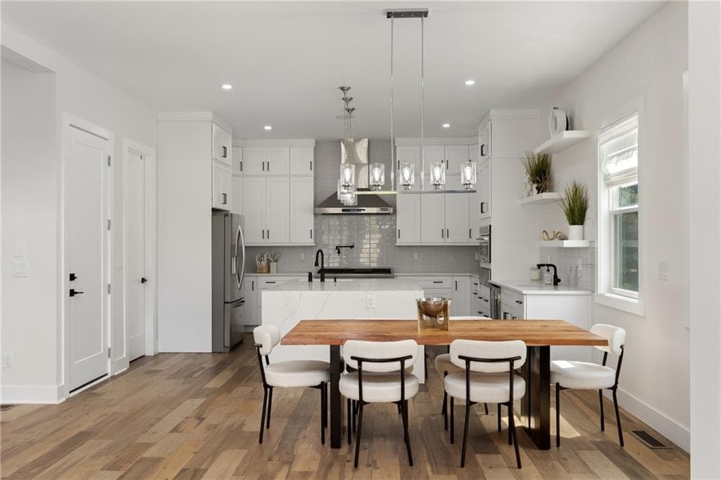 5 bedroom, 4 bathroom, 3,900 sq ft single family residence for sale at 2014 Cambridge Avenue, College Park, GA 30337 — photo 6