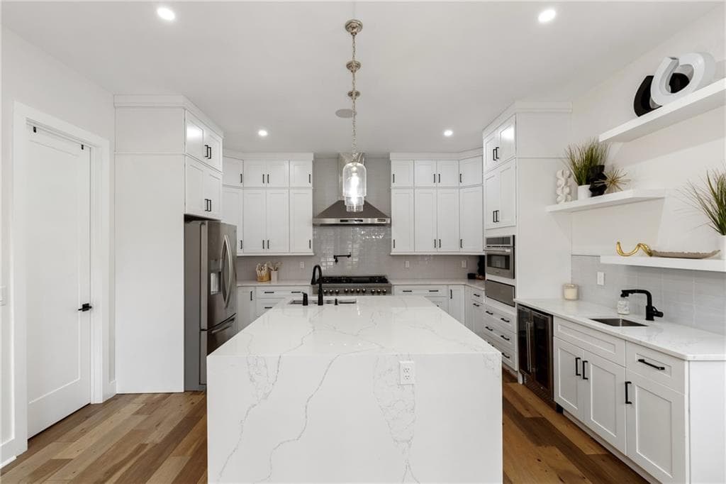 5 bedroom, 4 bathroom, 3,900 sq ft single family residence for sale at 2014 Cambridge Avenue, College Park, GA 30337 — photo 7