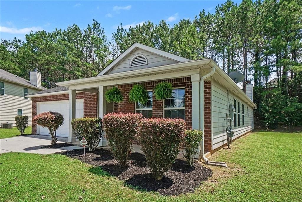 4 bedroom, 2 bathroom, 1,870 sq ft single family residence under contract at 460 Pinevale Court, Atlanta, GA 30349 — photo 5
