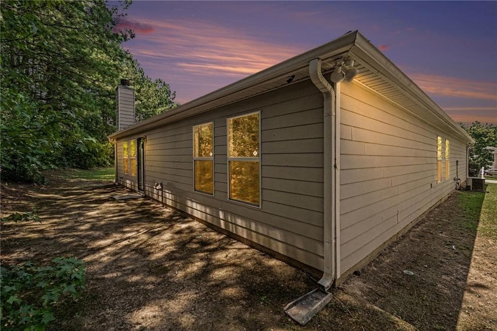4 bedroom, 2 bathroom, 1,870 sq ft single family residence under contract at 460 Pinevale Court, Atlanta, GA 30349 — photo 6