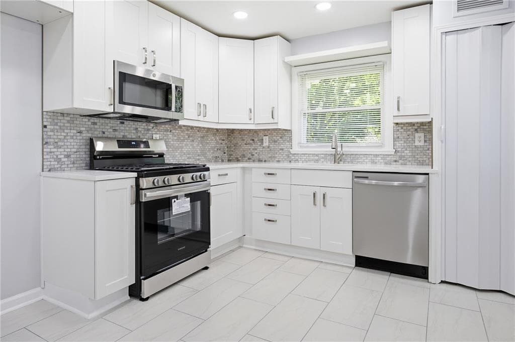3 bedroom, 2 bathroom, 1,088 sq ft single family residence under contract at 2609 Harmony Way, Atlanta, GA 30344 — photo 3