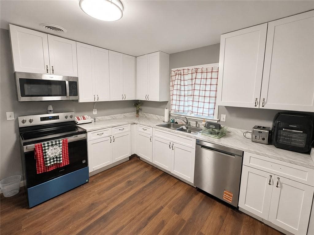 4 bedroom, 2 bathroom, 1,540 sq ft single family residence for sale at 1821 Sandringham Drive, Atlanta, GA 30311 — photo 3