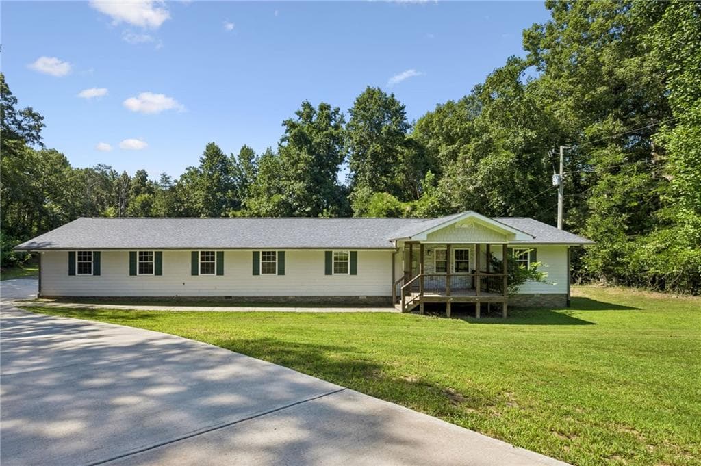 4 bedroom, 2 bathroom, 2,670 sq ft single family residence for sale at 6113 Grant Ford Road, Gainesville, GA 30506 — photo 4