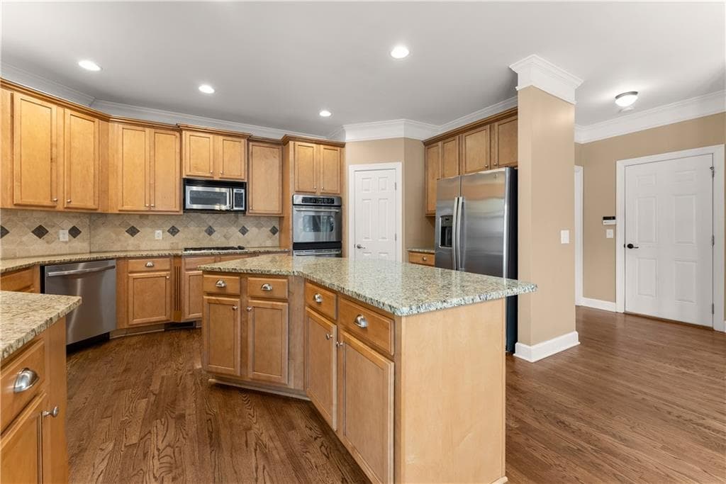 6 bedroom, 5 bathroom, 4,677 sq ft single family residence under contract at 6750 Scottsfield Trace, Cumming, GA 30028 — photo 10