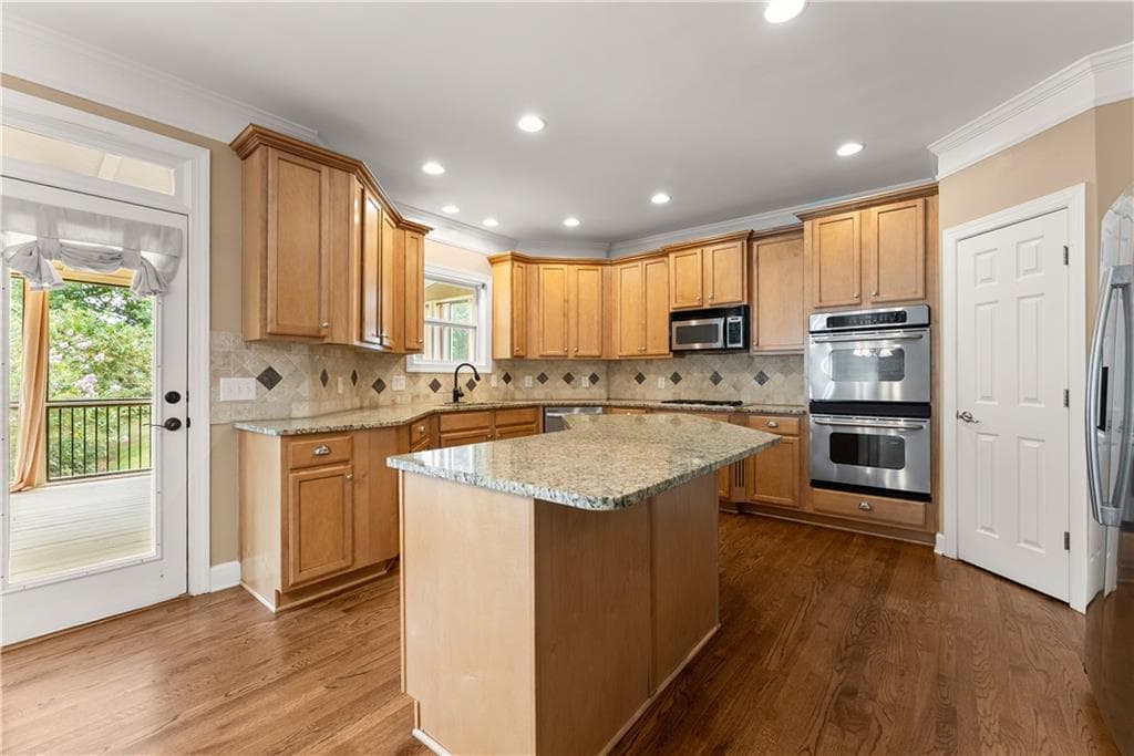 6 bedroom, 5 bathroom, 4,677 sq ft single family residence under contract at 6750 Scottsfield Trace, Cumming, GA 30028 — photo 9