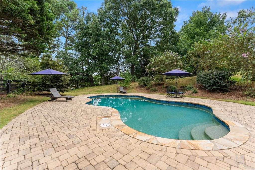 6 bedroom, 5 bathroom, 4,677 sq ft single family residence under contract at 6750 Scottsfield Trace, Cumming, GA 30028 — photo 4