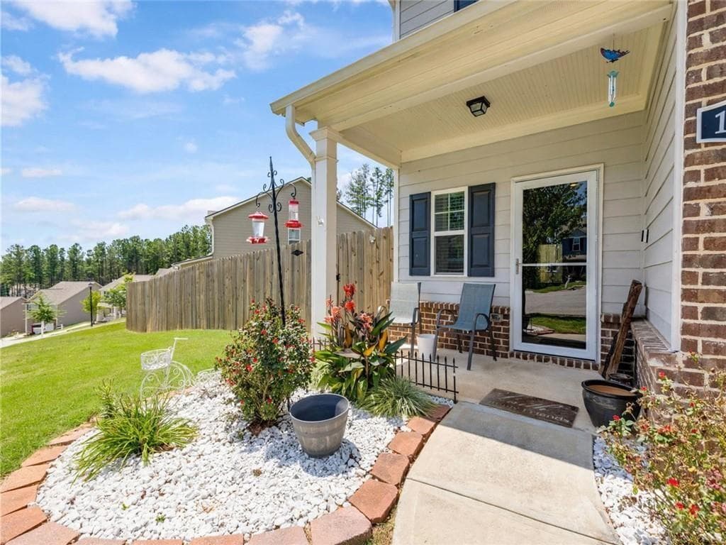 3 bedroom, 3 bathroom, 2,173 sq ft single family residence for sale at 1018 Nandina Court, Villa Rica, GA 30180 — photo 5