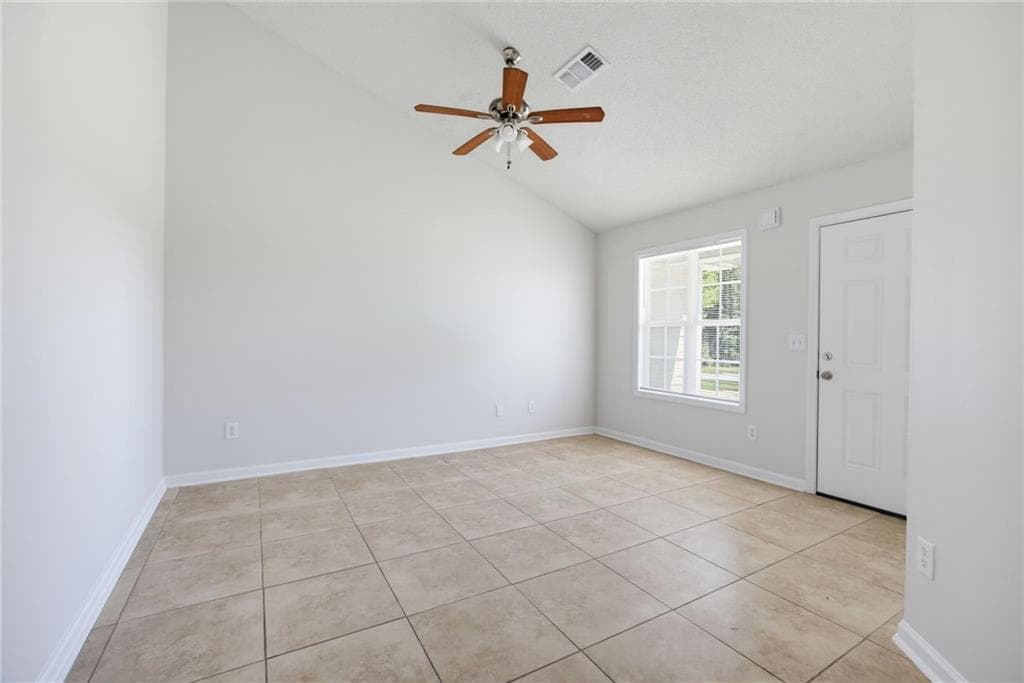 3 bedroom, 2 bathroom, 1,281 sq ft single family residence under contract at 1646 Holly Springs Road, Rockmart, GA 30153 — photo 4