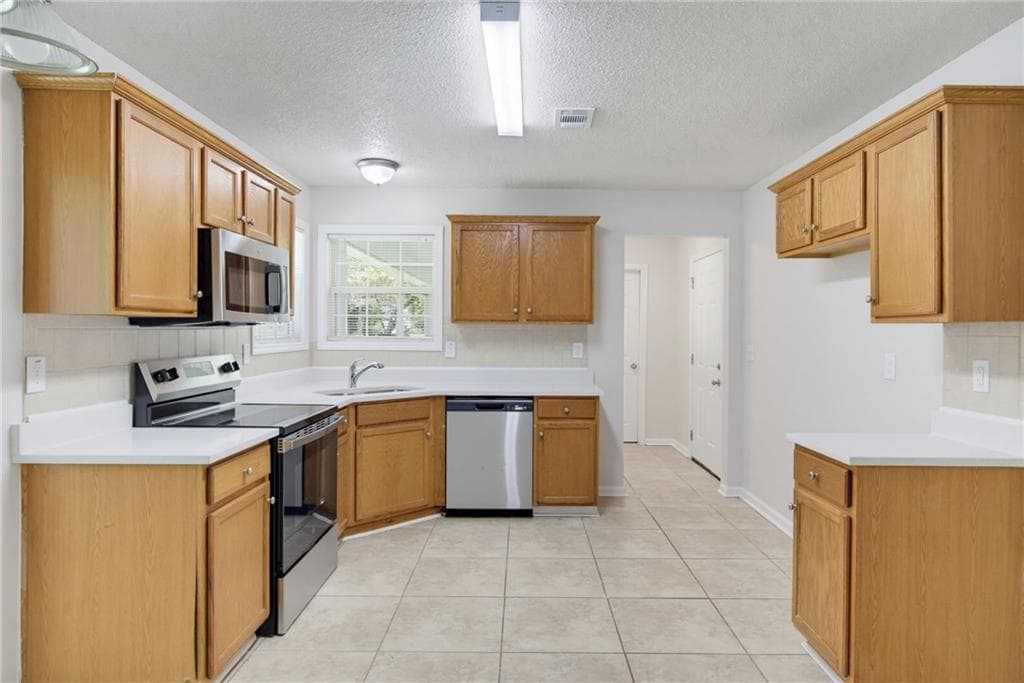 3 bedroom, 2 bathroom, 1,281 sq ft single family residence under contract at 1646 Holly Springs Road, Rockmart, GA 30153 — photo 6