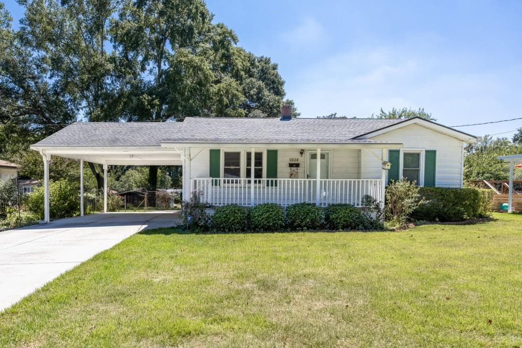 3 bedroom, 2 bathroom, 1,412 sq ft single family residence for sale at 1024 Oakdale Drive, Smyrna, GA 30080