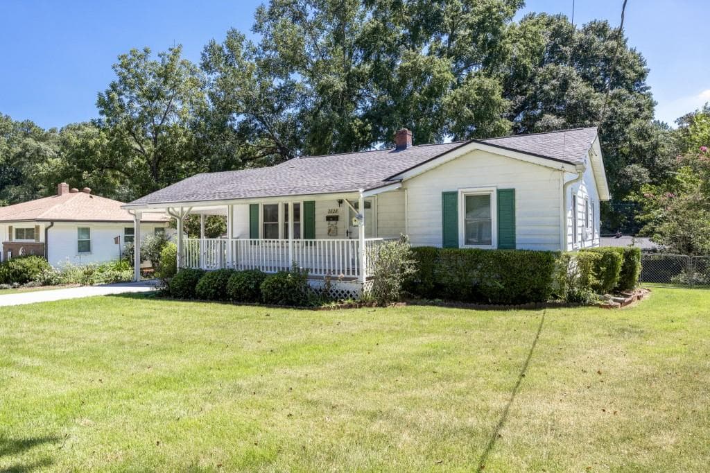 3 bedroom, 2 bathroom, 1,412 sq ft single family residence for sale at 1024 Oakdale Drive, Smyrna, GA 30080 — photo 2