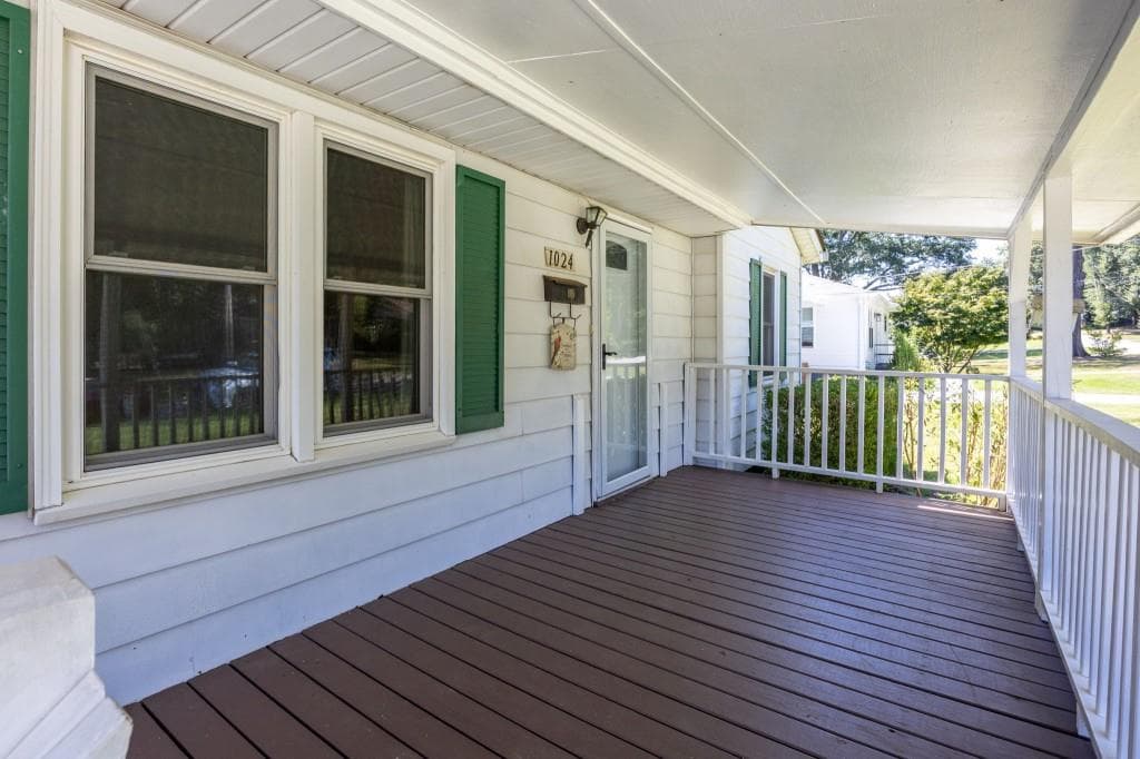 3 bedroom, 2 bathroom, 1,412 sq ft single family residence for sale at 1024 Oakdale Drive, Smyrna, GA 30080 — photo 3