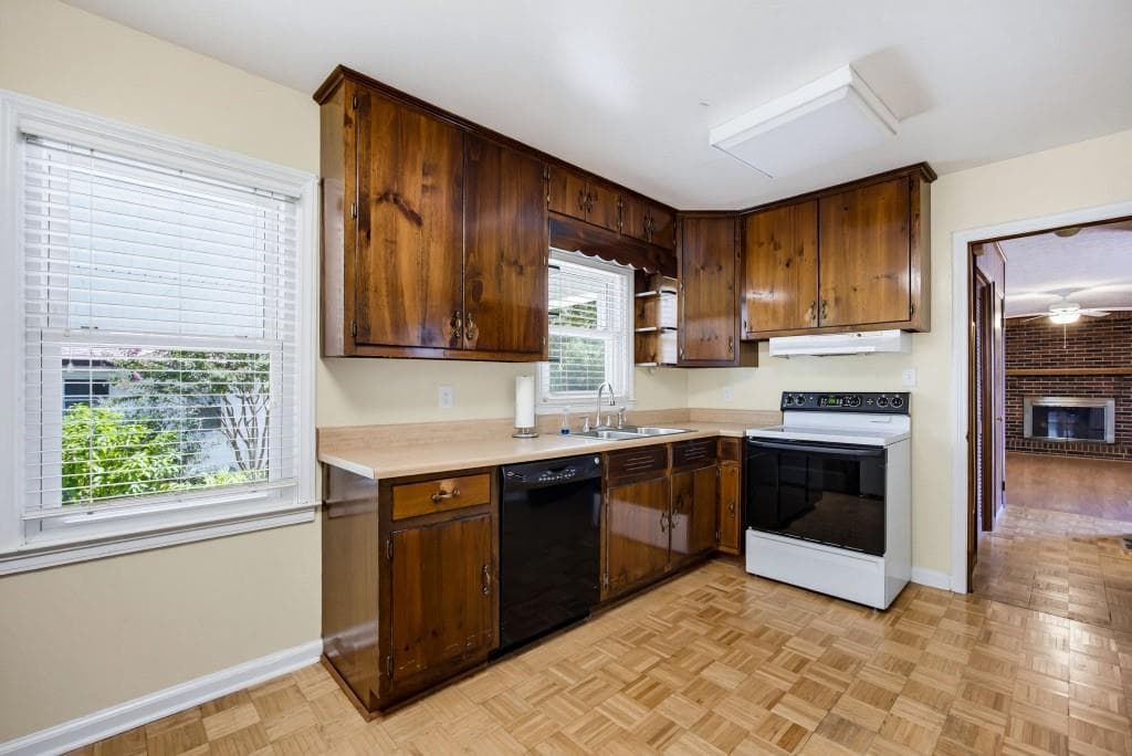 3 bedroom, 2 bathroom, 1,412 sq ft single family residence for sale at 1024 Oakdale Drive, Smyrna, GA 30080 — photo 7