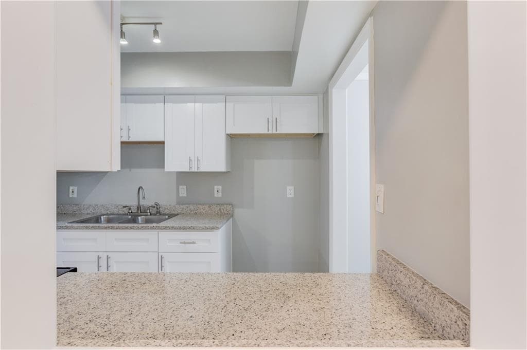 2 bedroom, 2 bathroom, 1,200 sq ft condominium for sale at 5907 Woodmont Boulevard, Peachtree Corners, GA 30092 — photo 7