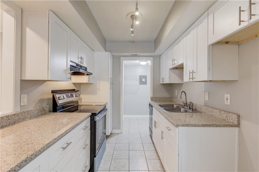 2 bedroom, 2 bathroom, 1,200 sq ft condominium for sale at 5907 Woodmont Boulevard, Peachtree Corners, GA 30092 — photo 8