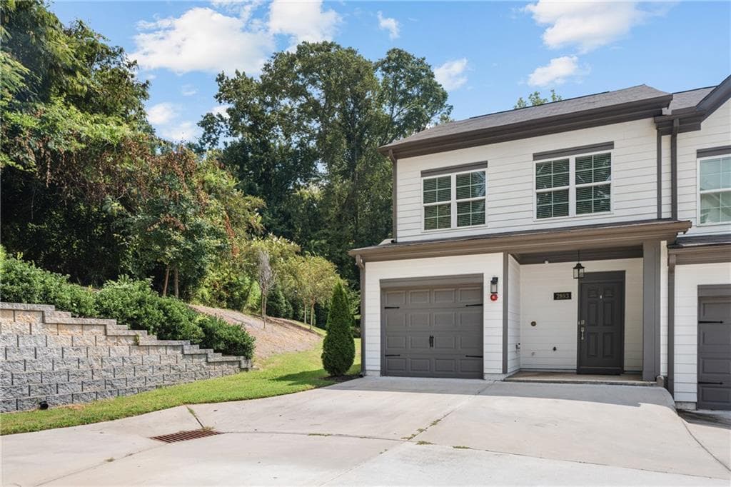 3 bedroom, 3 bathroom, 1,535 sq ft townhouse for sale at 2893 Royal Heights Drive, Atlanta, GA 30318