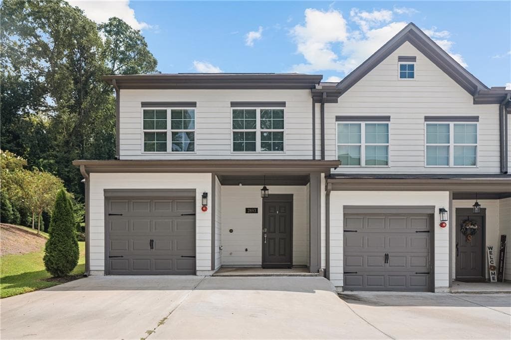 3 bedroom, 3 bathroom, 1,535 sq ft townhouse for sale at 2893 Royal Heights Drive, Atlanta, GA 30318 — photo 2