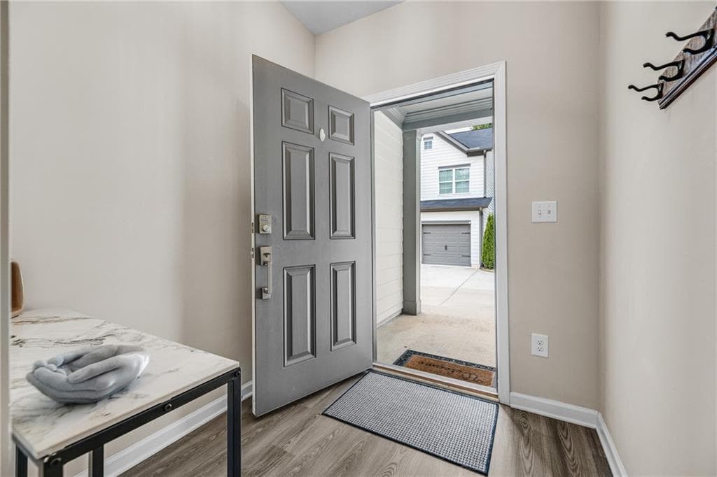 3 bedroom, 3 bathroom, 1,535 sq ft townhouse for sale at 2893 Royal Heights Drive, Atlanta, GA 30318 — photo 4