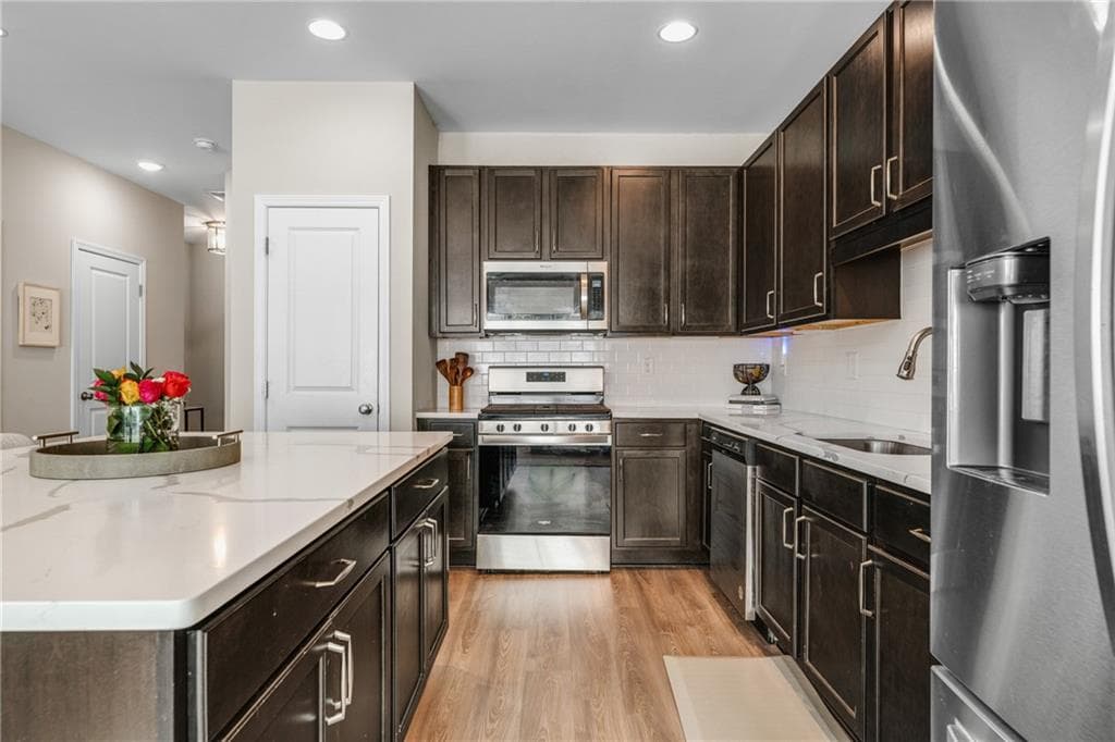 3 bedroom, 3 bathroom, 1,535 sq ft townhouse for sale at 2893 Royal Heights Drive, Atlanta, GA 30318 — photo 7