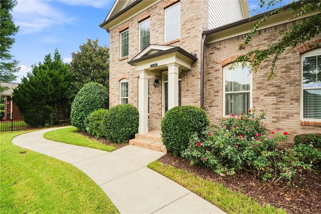 3 bedroom, 3 bathroom, 2,147 sq ft townhouse for sale at 7920 Pierpoint Lane, Alpharetta, GA 30005 — photo 2