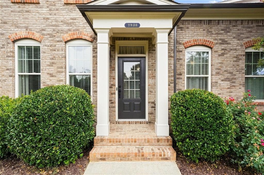 3 bedroom, 3 bathroom, 2,147 sq ft townhouse for sale at 7920 Pierpoint Lane, Alpharetta, GA 30005 — photo 3