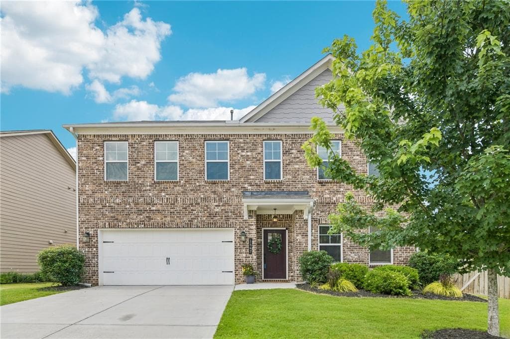 6 bedroom, 3 bathroom, 2,734 sq ft single family residence sold at 1447 Weatherbrook Circle, Lawrenceville, GA 30043