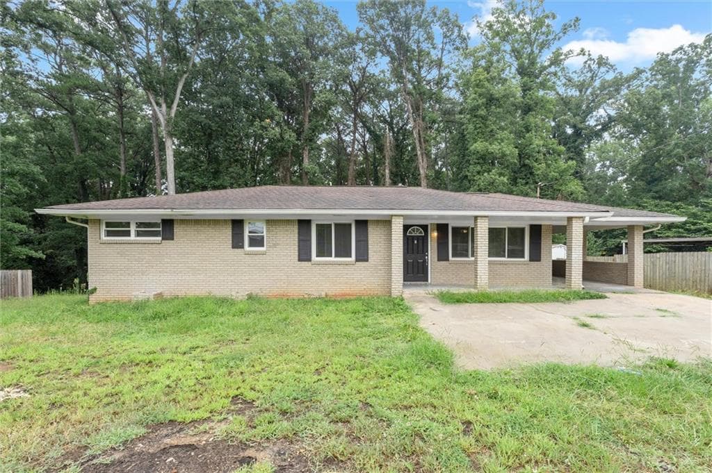 3 bedroom, 2 bathroom, 1,293 sq ft single family residence under contract at 677 N Hairston Road, Stone Mountain, GA 30083 — photo 2