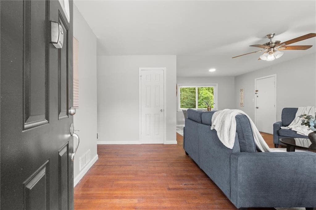 3 bedroom, 2 bathroom, 1,293 sq ft single family residence under contract at 677 N Hairston Road, Stone Mountain, GA 30083 — photo 4