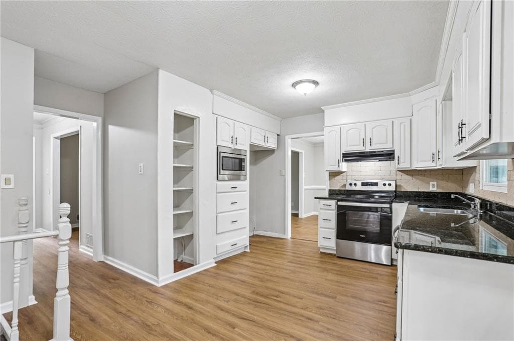 4 bedroom, 3 bathroom, 2,477 sq ft single family residence for sale at 2896 Haverford Lane, Marietta, GA 30067 — photo 8