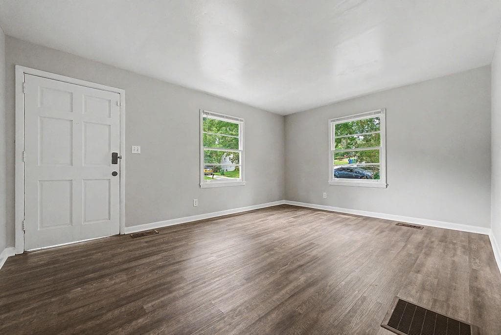 3 bedroom, 1 bathroom, 1,000 sq ft single family residence for sale at 3791 Clovis Court, Atlanta, GA 30331 — photo 4