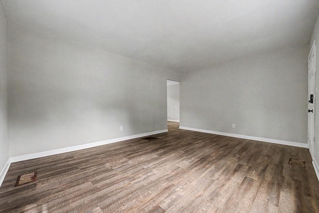 3 bedroom, 1 bathroom, 1,000 sq ft single family residence for sale at 3791 Clovis Court, Atlanta, GA 30331 — photo 5