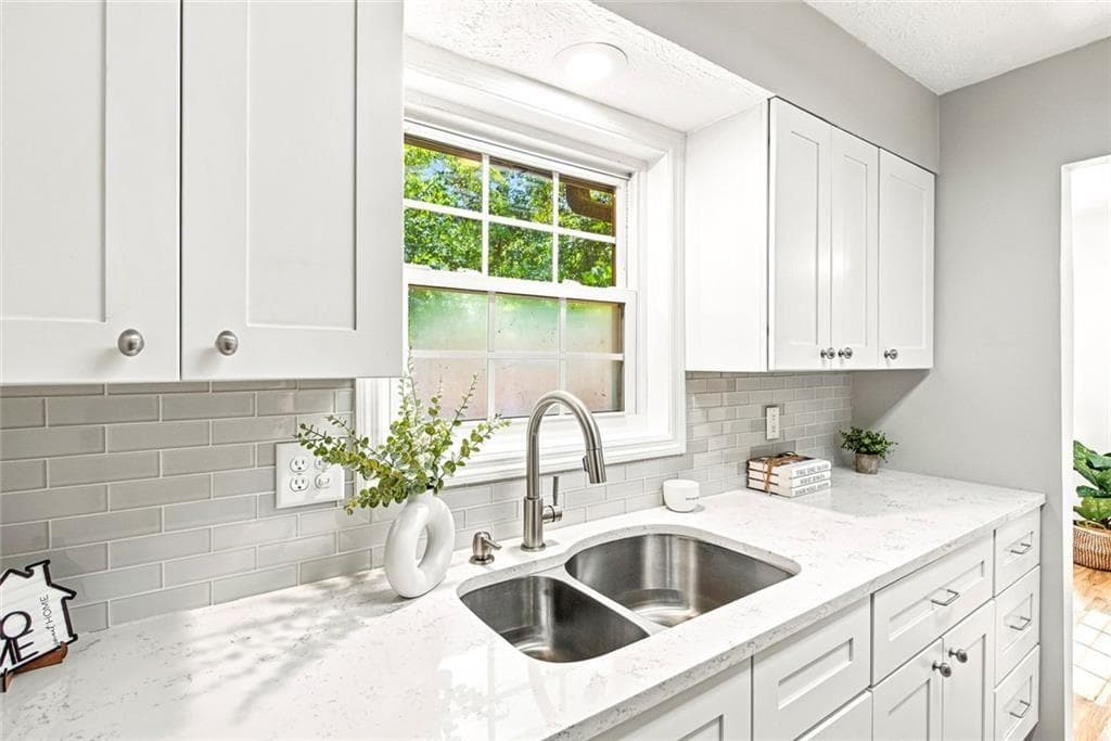 3 bedroom, 3 bathroom, 1,484 sq ft condominium under contract at 6304 Park Avenue D3, Sandy Springs, GA 30342 — photo 2