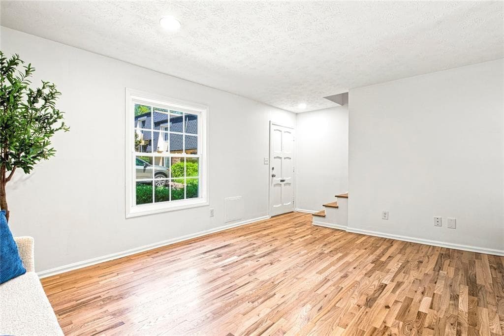 3 bedroom, 3 bathroom, 1,484 sq ft condominium under contract at 6304 Park Avenue D3, Sandy Springs, GA 30342 — photo 5