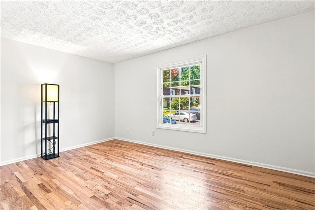 3 bedroom, 3 bathroom, 1,484 sq ft condominium under contract at 6304 Park Avenue D3, Sandy Springs, GA 30342 — photo 9