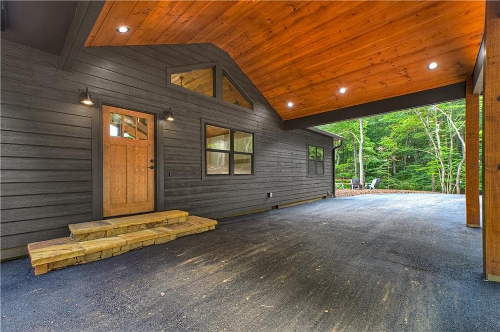 3 bedroom, 2 bathroom, 1,222 sq ft single family residence under contract at 274 Medina Court, Ellijay, GA 30540 — photo 2