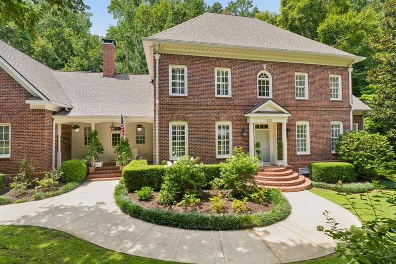 5 bedroom, 6 bathroom, 7,264 sq ft single family residence for sale at 553 Bryn Mawr Lane, Atlanta, GA 30327 — photo 4