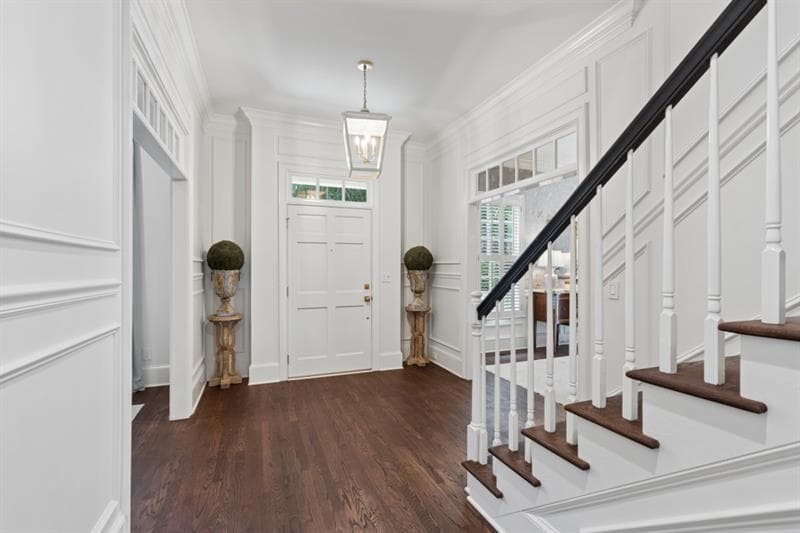 5 bedroom, 6 bathroom, 7,264 sq ft single family residence for sale at 553 Bryn Mawr Lane, Atlanta, GA 30327 — photo 6