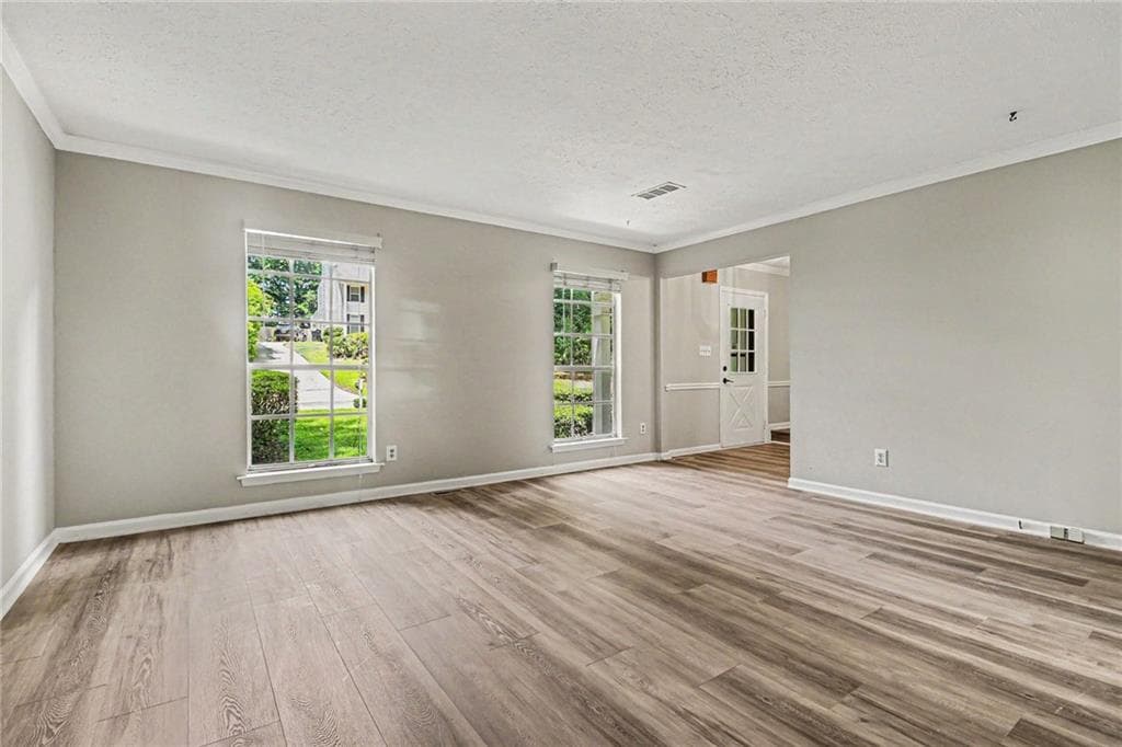 4 bedroom, 3 bathroom, 2,638 sq ft single family residence under contract at 1468 Heritage Glen Drive, Marietta, GA 30068 — photo 2