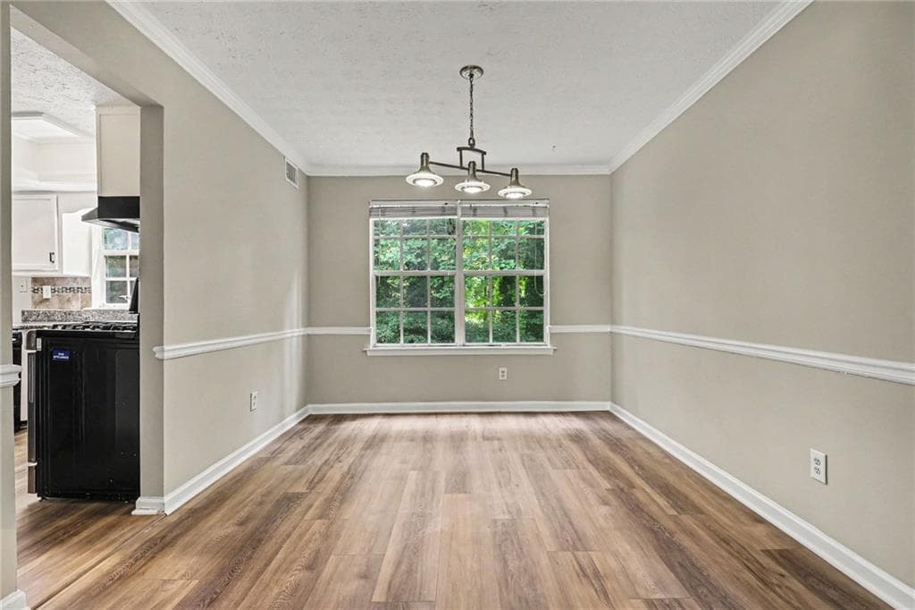 4 bedroom, 3 bathroom, 2,638 sq ft single family residence under contract at 1468 Heritage Glen Drive, Marietta, GA 30068 — photo 3