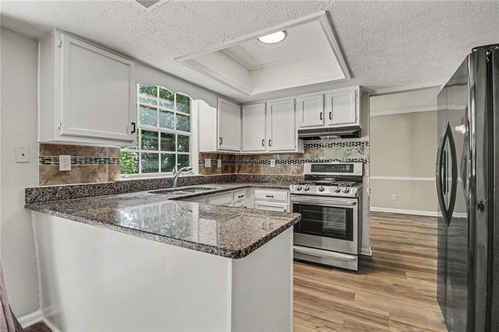 4 bedroom, 3 bathroom, 2,638 sq ft single family residence under contract at 1468 Heritage Glen Drive, Marietta, GA 30068 — photo 4