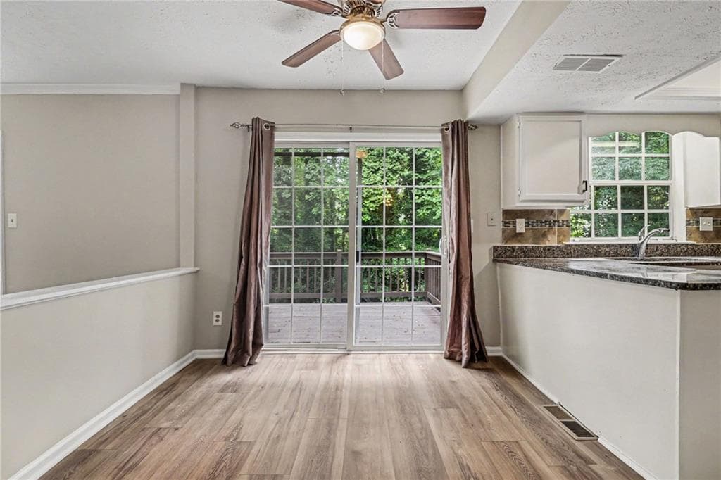 4 bedroom, 3 bathroom, 2,638 sq ft single family residence under contract at 1468 Heritage Glen Drive, Marietta, GA 30068 — photo 5