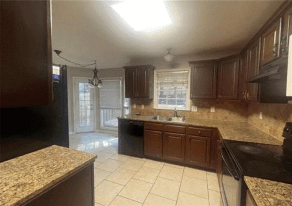 4 bedroom, 3 bathroom, 3,359 sq ft single family residence for sale at 1347 Velvet Creek Way, Marietta, GA 30008 — photo 4