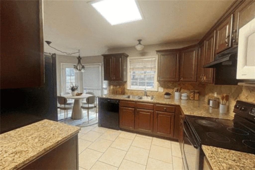 4 bedroom, 3 bathroom, 3,359 sq ft single family residence for sale at 1347 Velvet Creek Way, Marietta, GA 30008 — photo 5