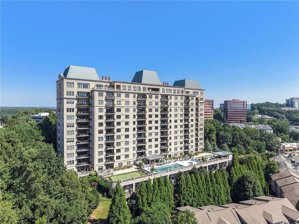 2 bedroom, 2 bathroom, 1,766 sq ft condominium for sale at 2700 Paces Ferry Road 203, Atlanta, GA 30339 — photo 2