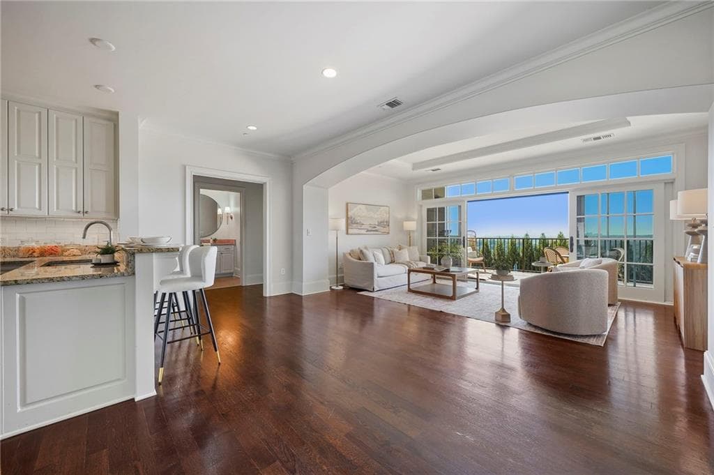 2 bedroom, 2 bathroom, 1,766 sq ft condominium for sale at 2700 Paces Ferry Road 203, Atlanta, GA 30339 — photo 7