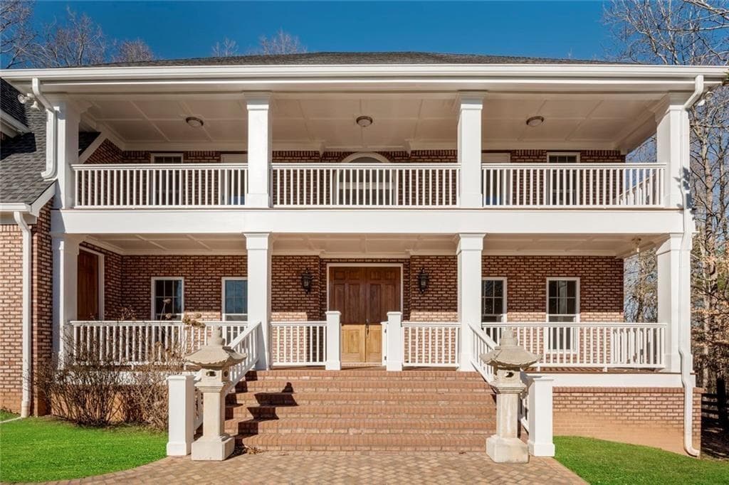 5 bedroom, 6 bathroom, 4,192 sq ft single family residence for sale at 1040 Little River Way, Alpharetta, GA 30004 — photo 3