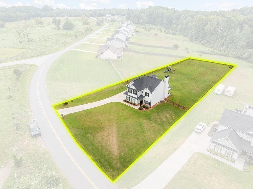4 bedroom, 3 bathroom, 2,564 sq ft single family residence under contract at 814 Wilbanks Road, Alto, GA 30510 — photo 4