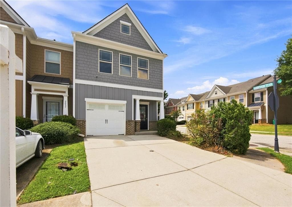 3 bedroom, 3 bathroom townhouse under contract at 2655 Avanti Way, Decatur, GA 30035